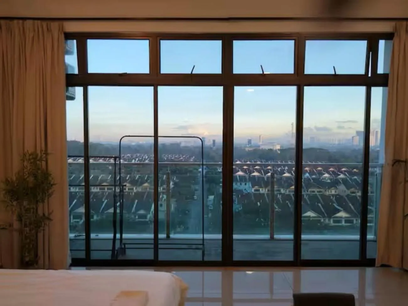012 Palazio Apartment Japanese Style Studio Mount Austin Wifi & Netflix Johor Bahru